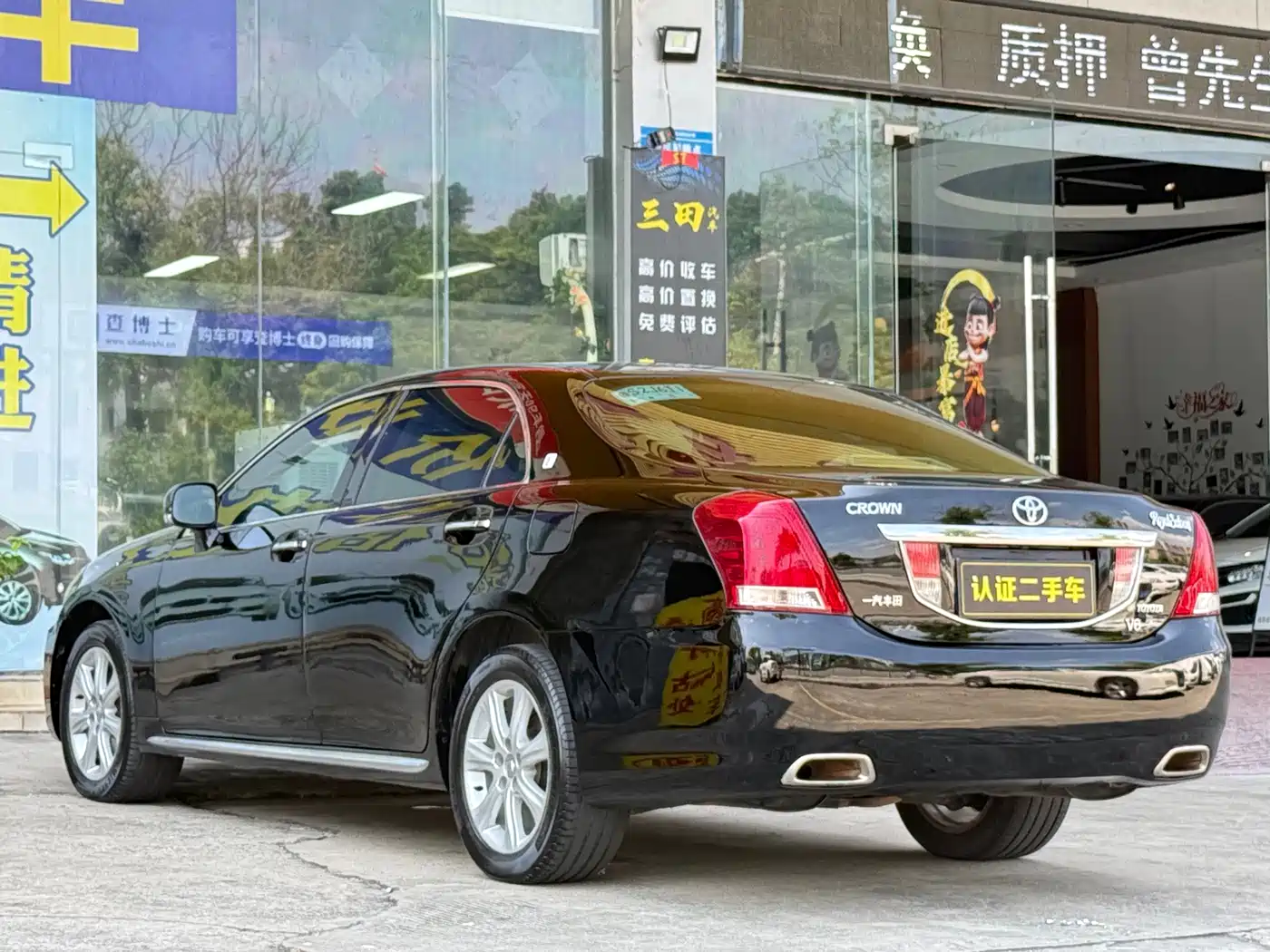 Фото 16 - Toyota Crown
