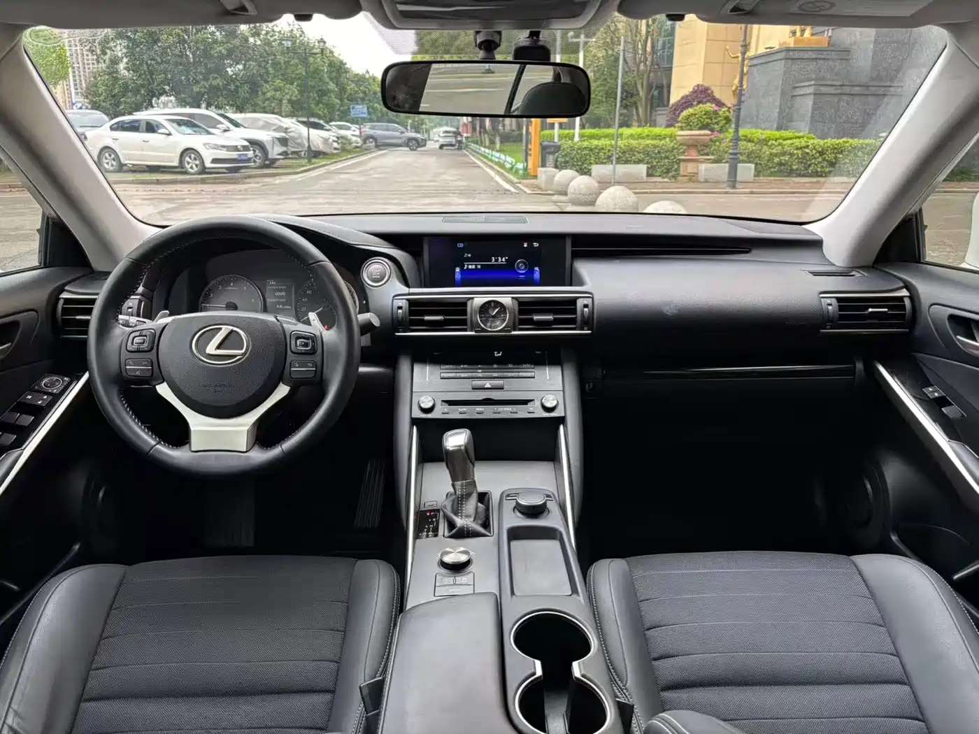 Lexus IS 2017 300 Leading Edition фото 9