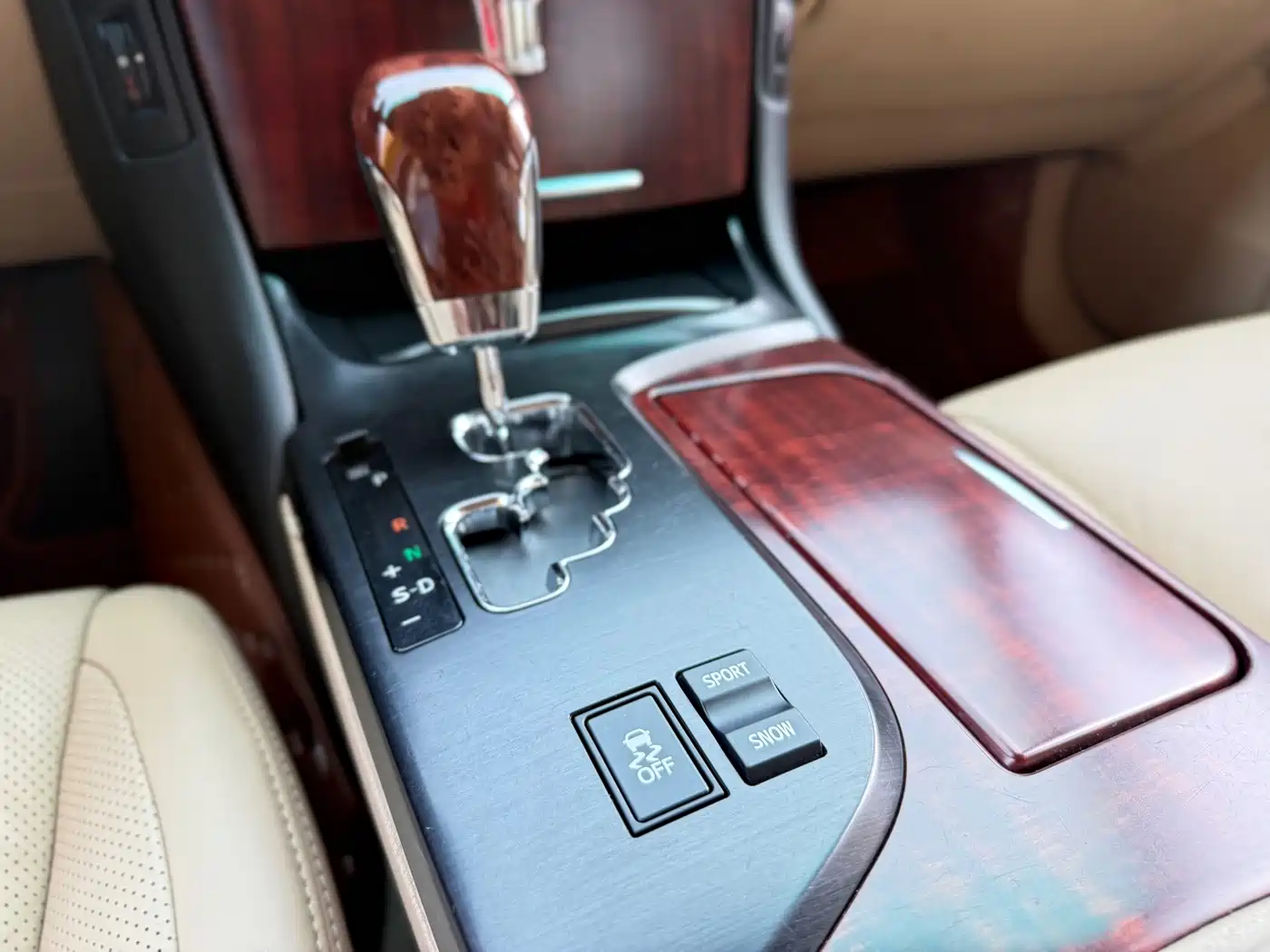 Фото 10 - Toyota Crown