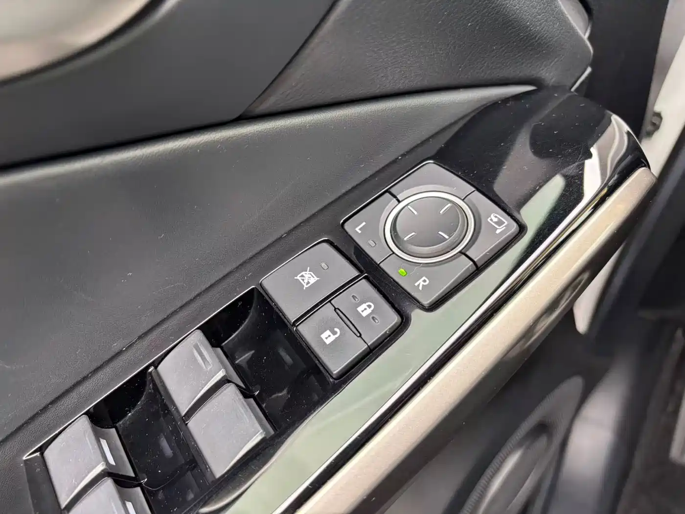Lexus IS 2017 300 Leading Edition фото 15