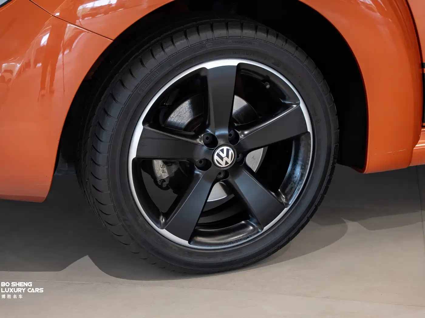 Volkswagen Beetle 2010 Model 2.0 BlackOrange Convertible Luxury Edition фото 21