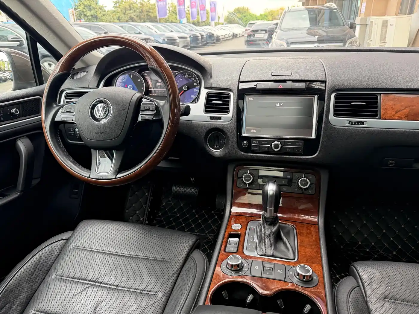 Volkswagen Touareg 2011 3.0TDI Diesel Premium фото 8
