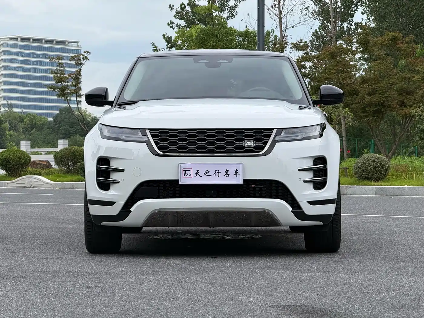 Photo 2 - Land Rover Range Rover Evoque