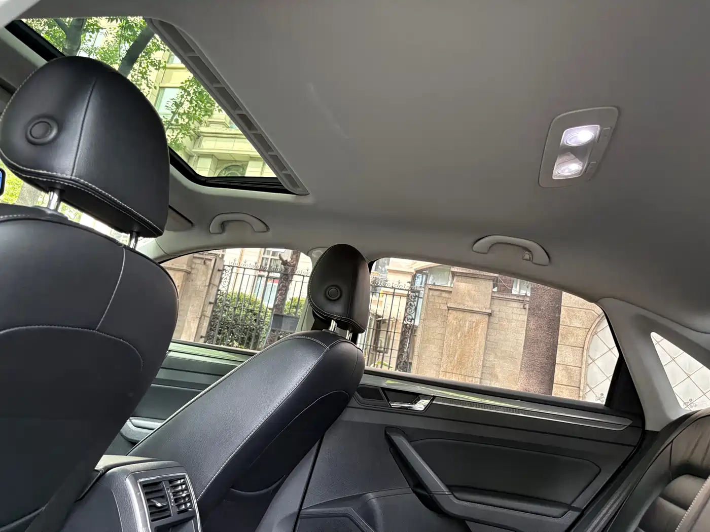 Volkswagen Passat 2017 280TSI DSG Prestige фото 16