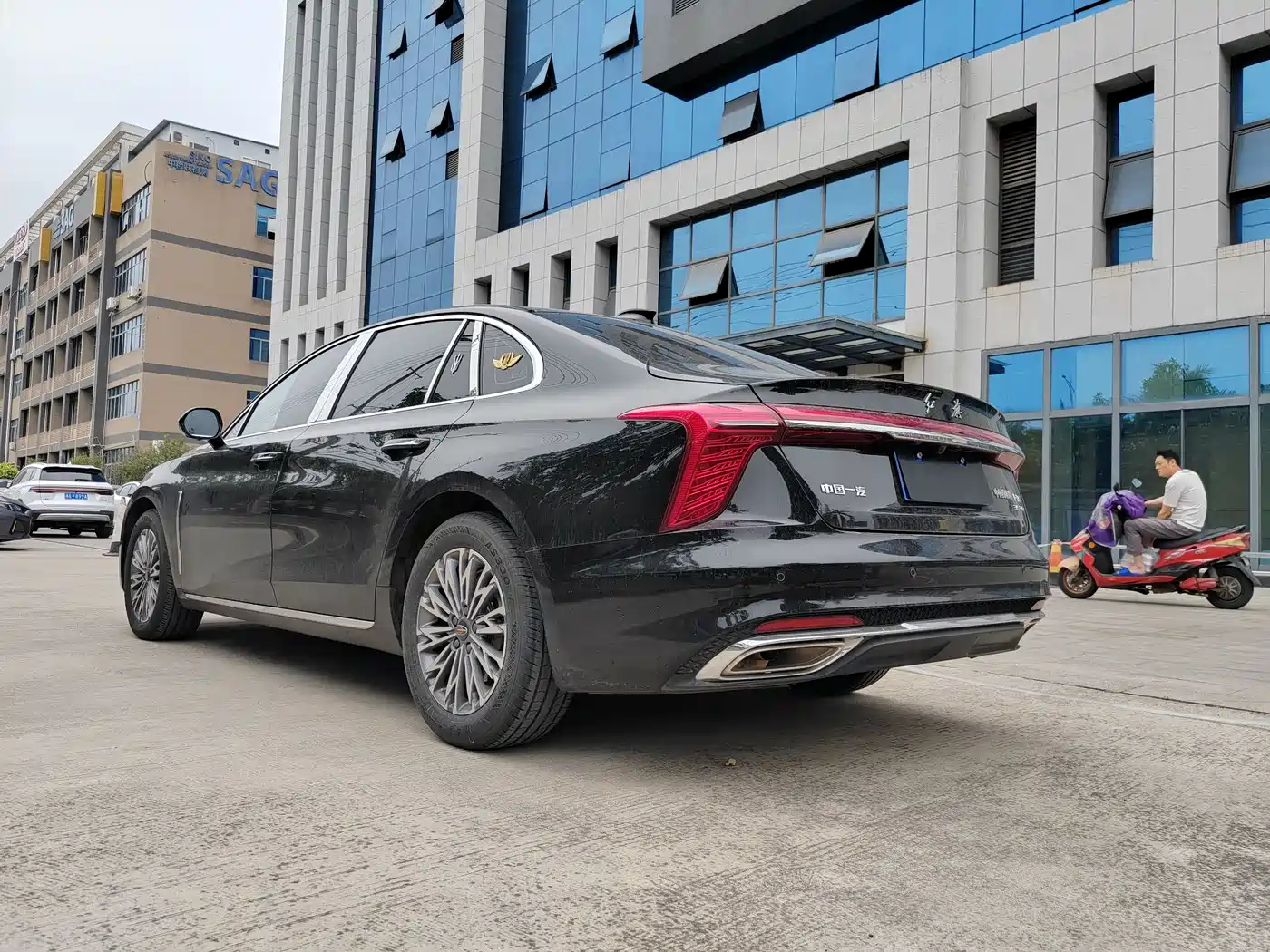 Hongqi H5 2023 2.0T Auto Smart Connect Flag Enjoy фото 9