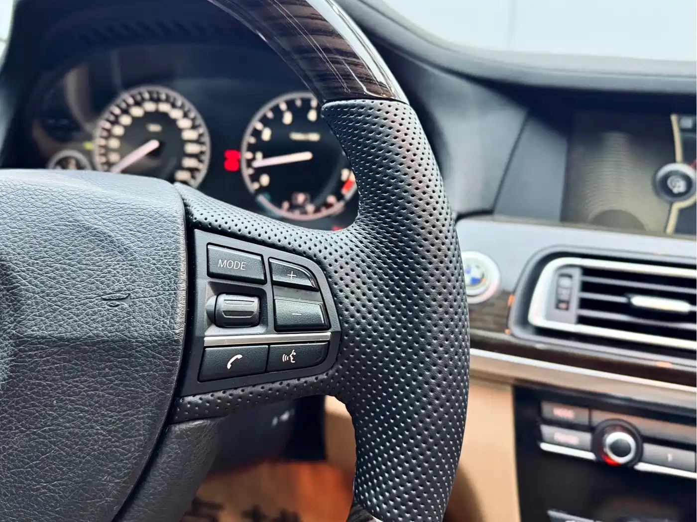 BMW 7 Series 2009 730Li Luxury фото 22