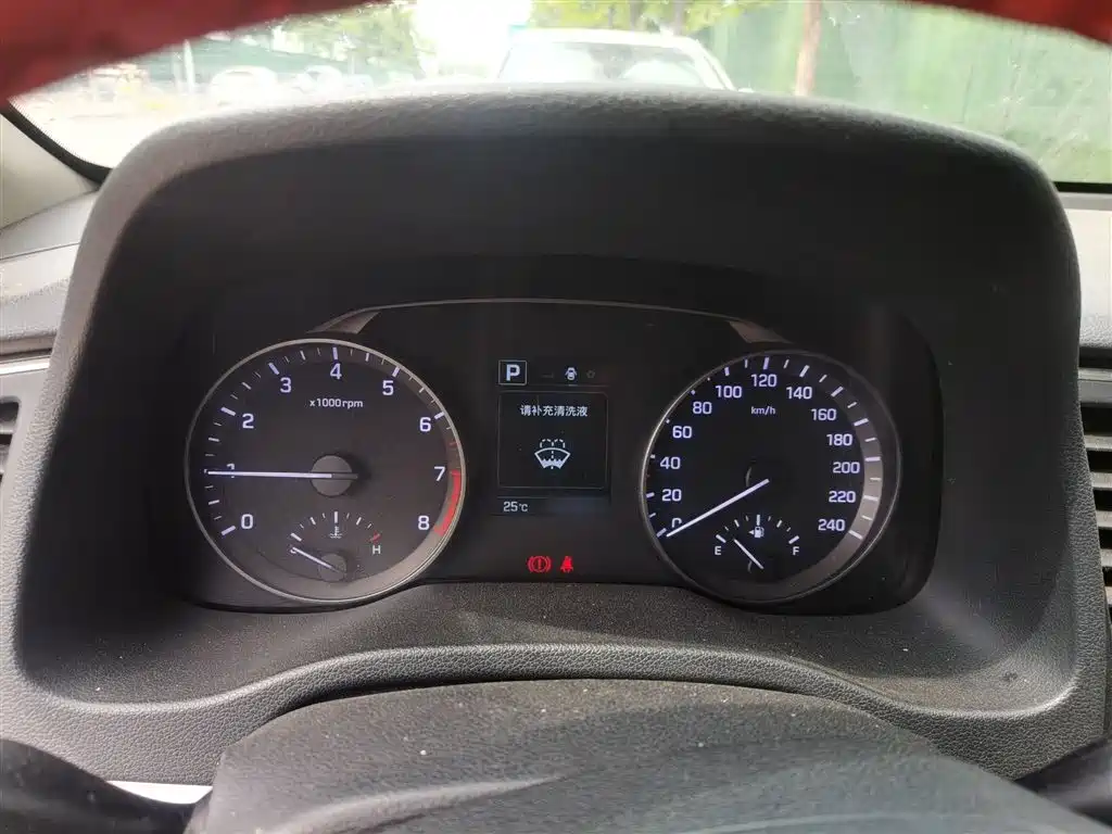 Hyundai Elantra 2018 1.6L Automatic 15th Anniversary Special Edition фото 4