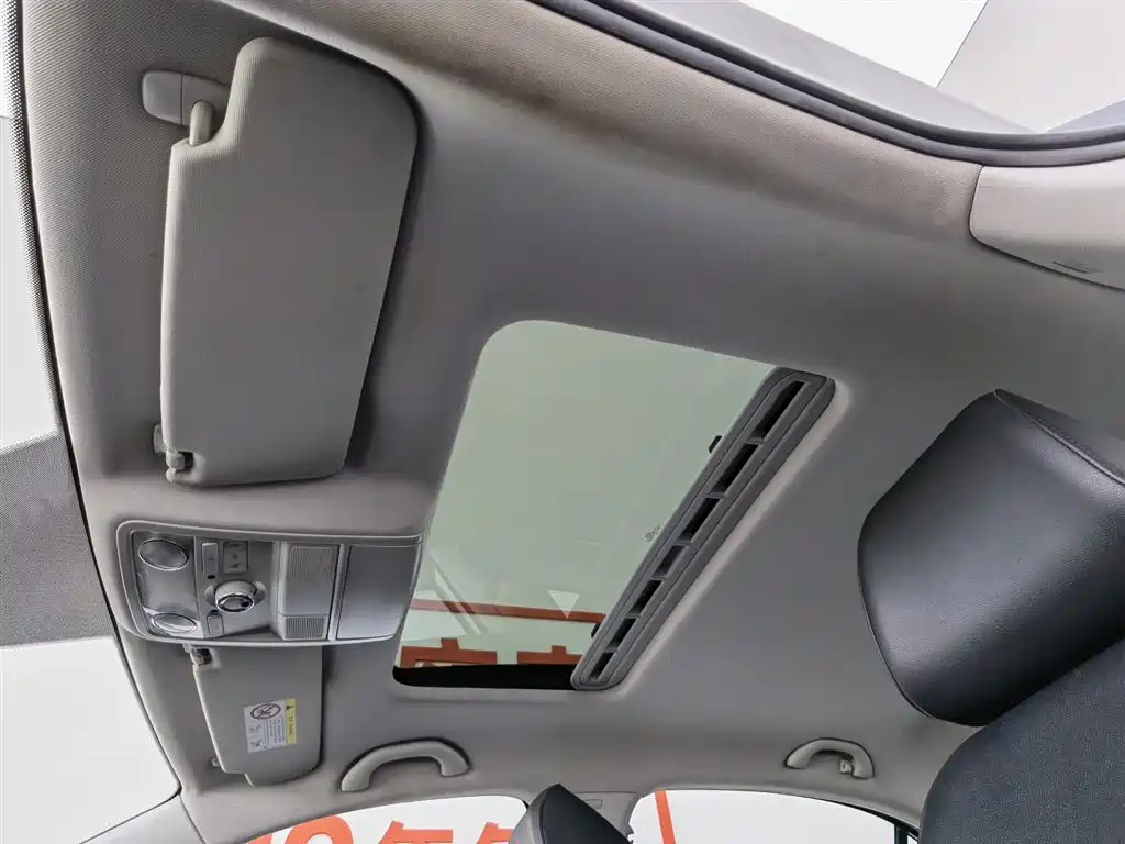 Volkswagen Sagitar 2018 280TSI DSG Spark Edition фото 14