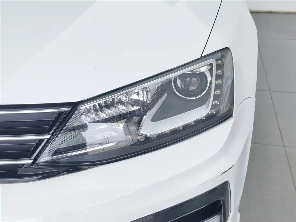 Volkswagen Sagitar 2018 280TSI DSG Spark Edition фото 7