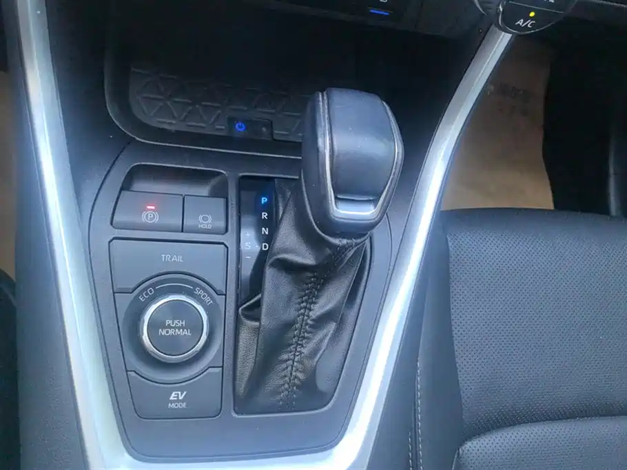 Toyota Wildlander 2023 Hybrid 2.5L E-CVT AWD Premium Edition фото 16