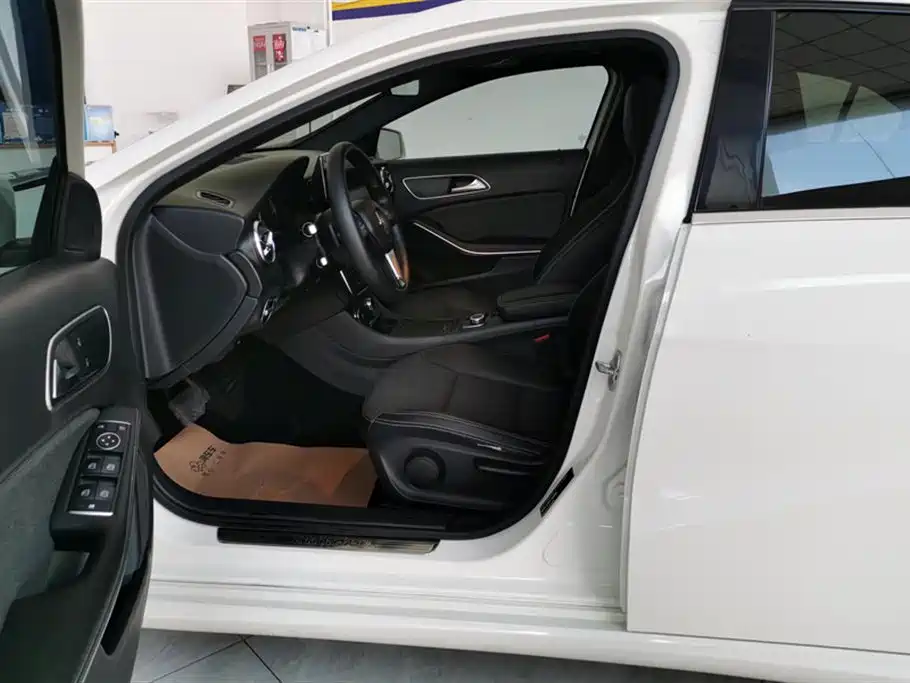 Mercedes-Benz A-Class (Import) 2015 A 180 Standard фото 9