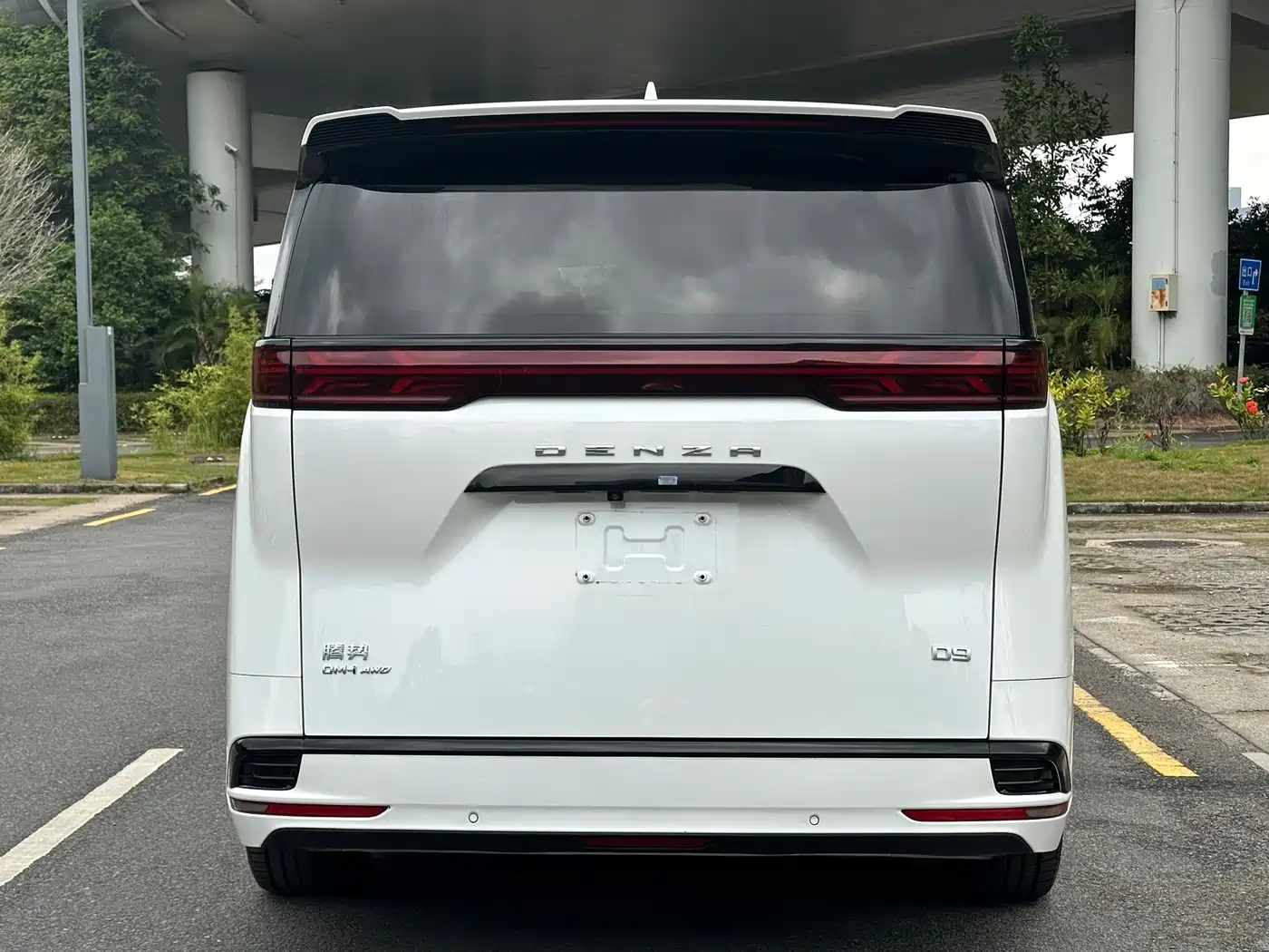 Denza D9 2022 DM-i 970 All-Wheel Drive Honor Edition фото 5