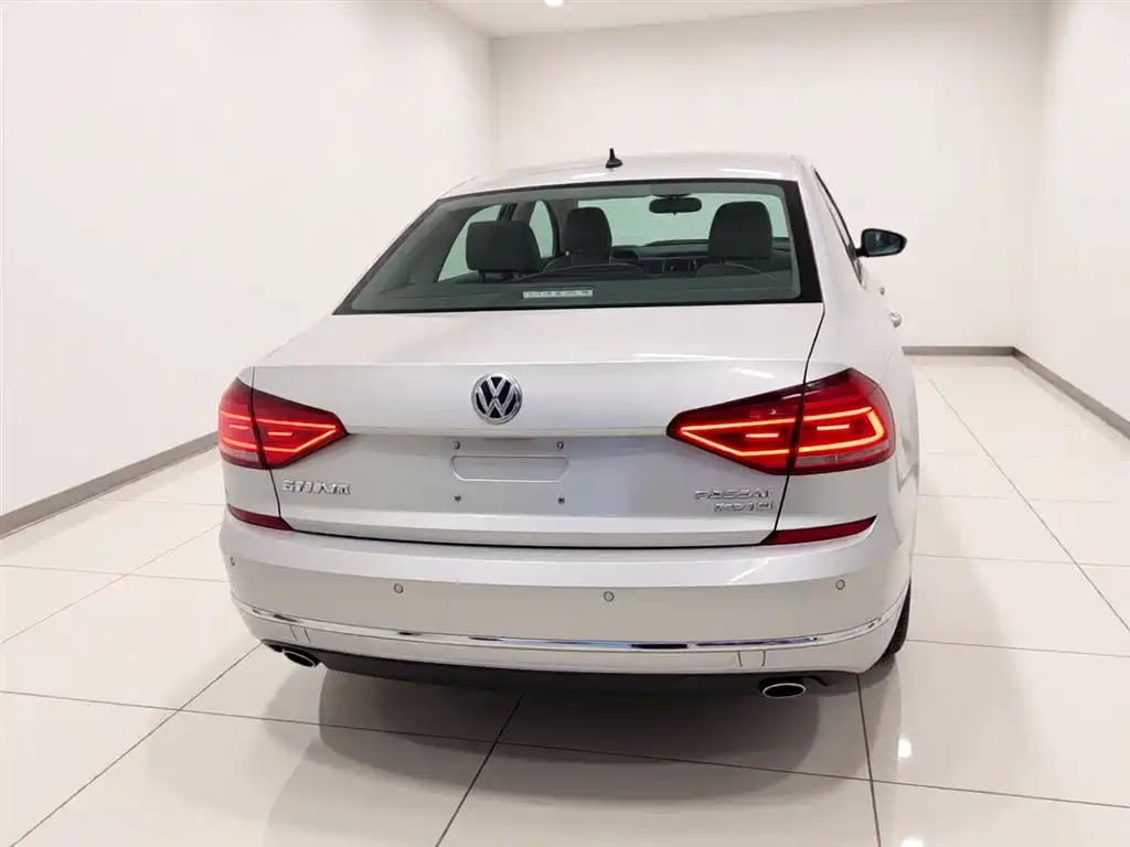 Volkswagen Passat 2016 330TSI DSG Honor Edition фото 4