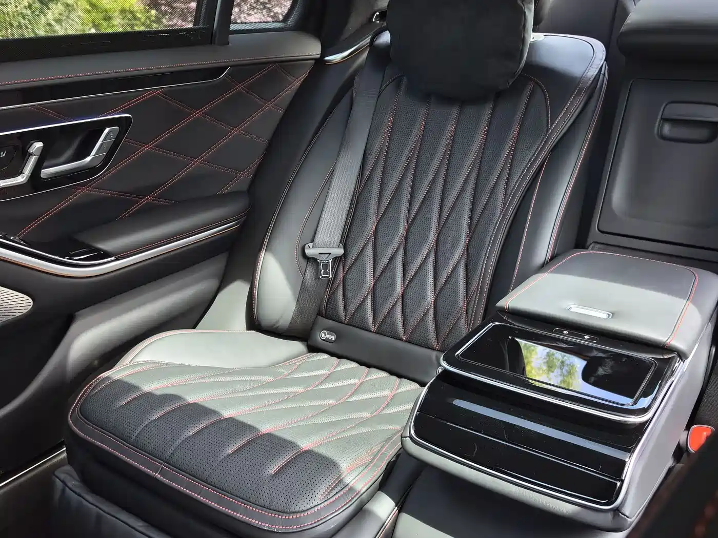 Mercedes-Benz S-Class AMG Hybrid 2024 Mercedes-AMG S 63 L E Performance Launch Edition фото 10