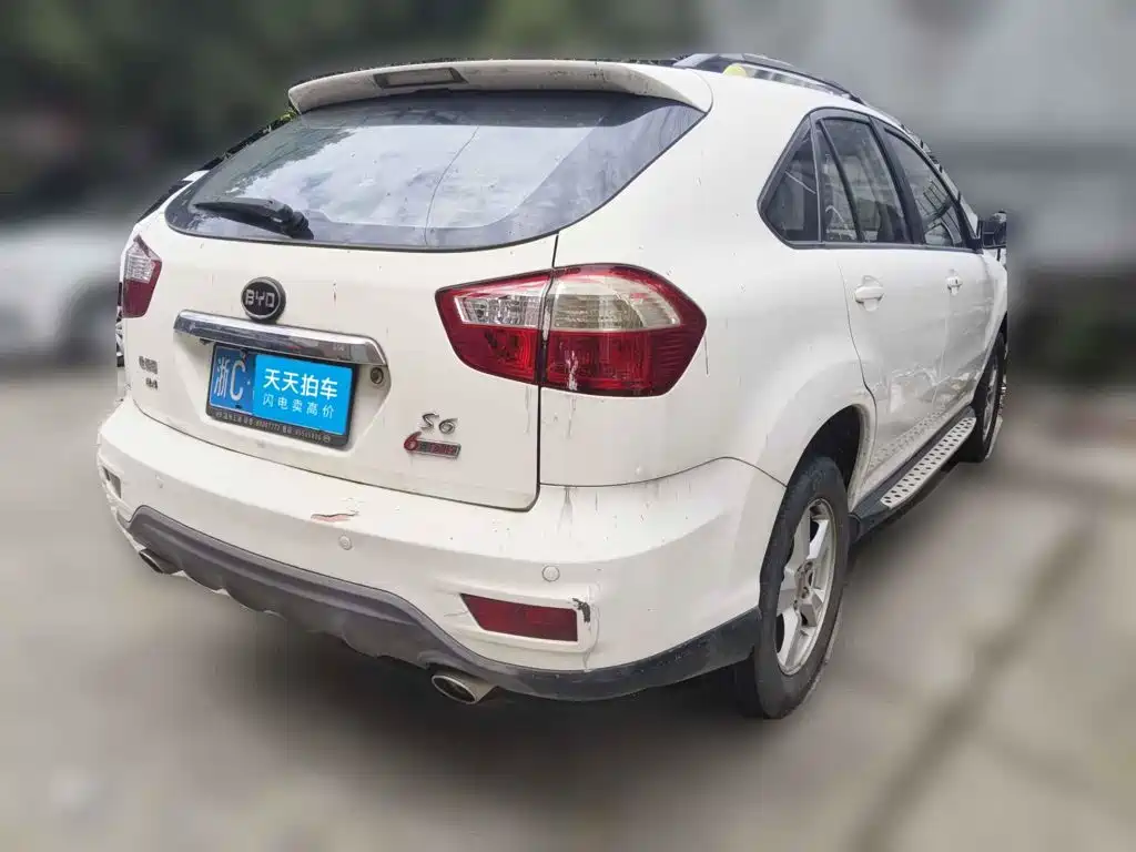 BYD S6 2014 2014 2.4L Automatic Premium 5-seater