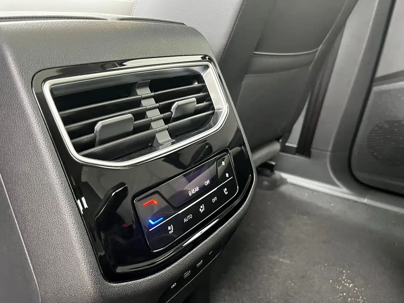 Volkswagen Talagon 2025 450TSI R-Line 6-Seater фото 18