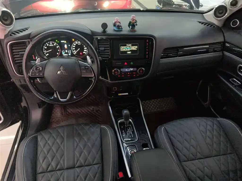 MITSUBISHI OUTLANDER