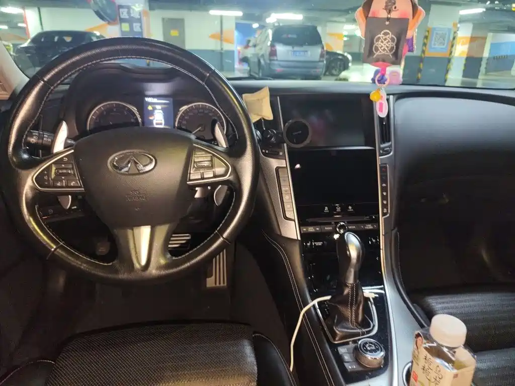 Photo 5 - Infiniti Q50L