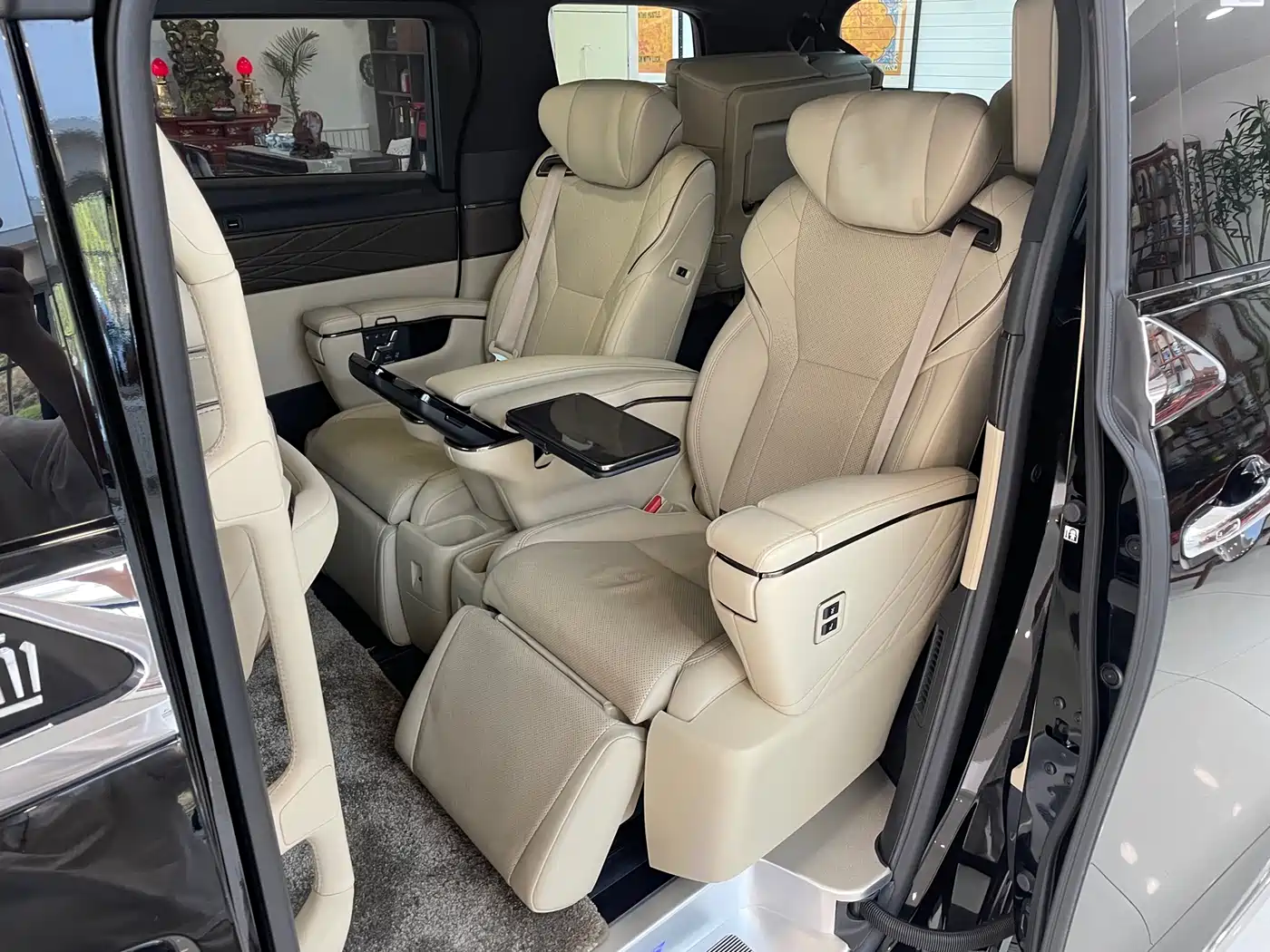 Toyota Vellfire 2024 Crown Hybrid 2.5L Executive Premium Edition фото 15