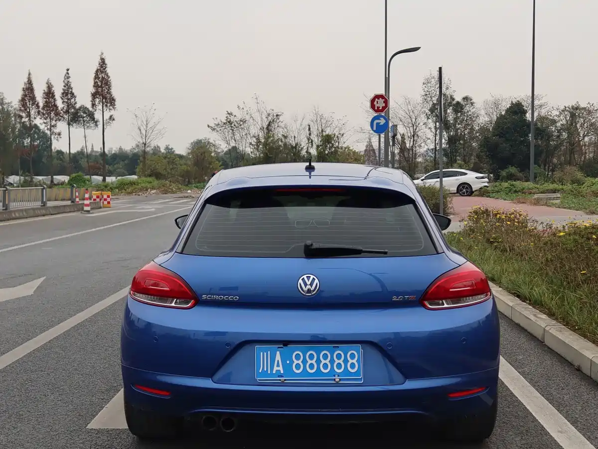 Volkswagen Scirocco 2011 2.0TSI Luxury фото 7