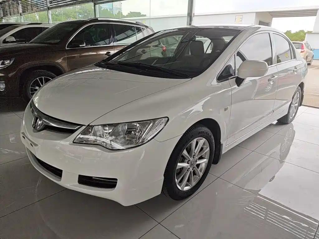 CIIMO CIIMO 2015 2015 1.8L Automatic Comfort Edition