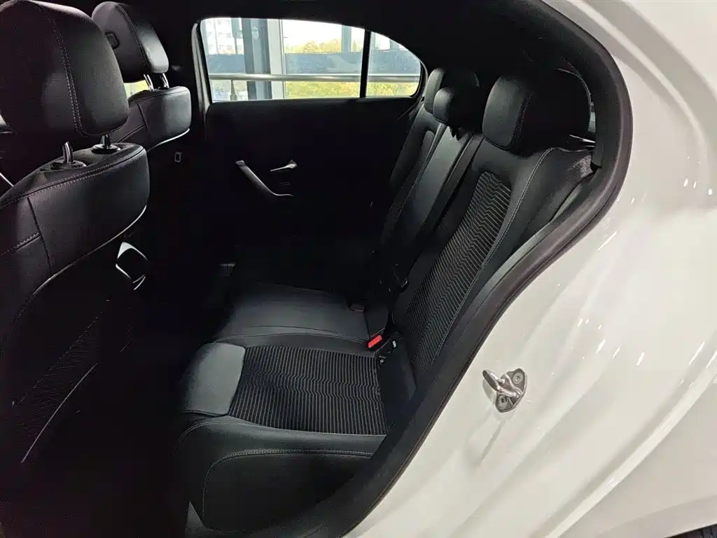 Mercedes-Benz A-Class (Import) 2022 A 200 Dynamic фото 24