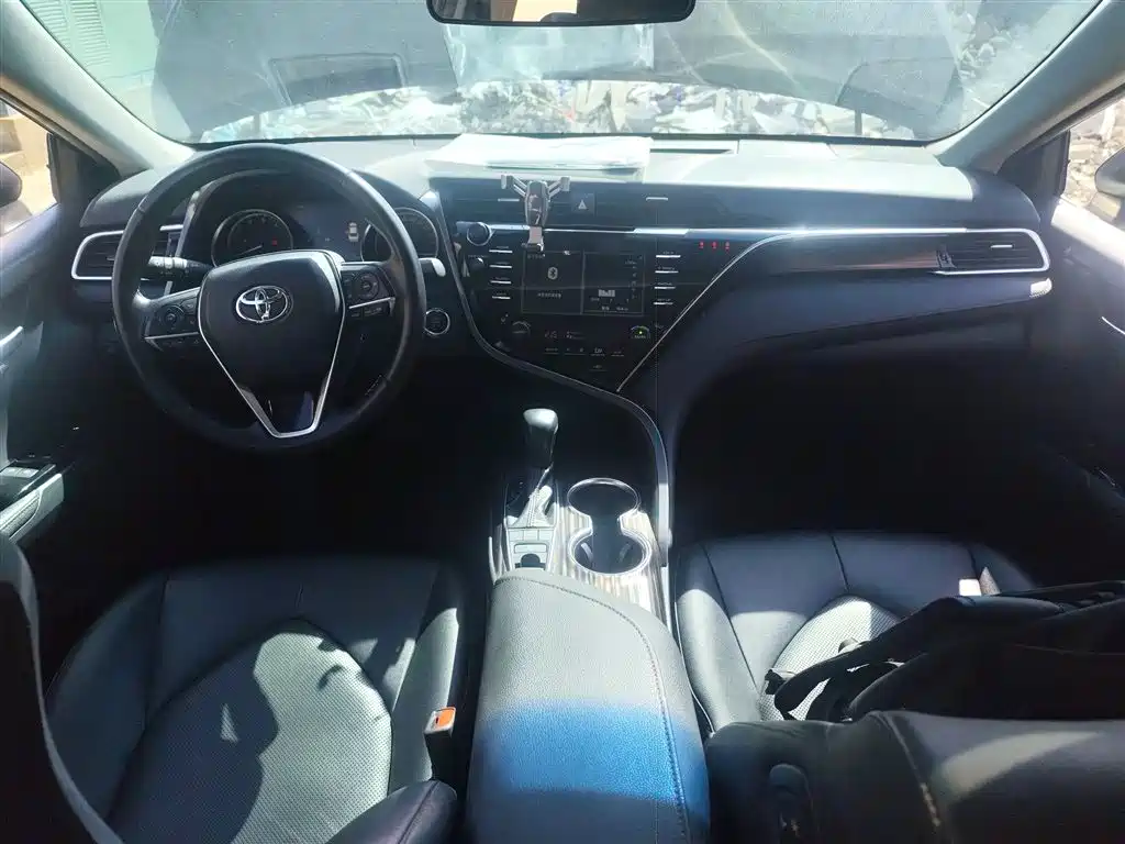 Toyota Camry 2018 2.5G Luxury Edition фото 6