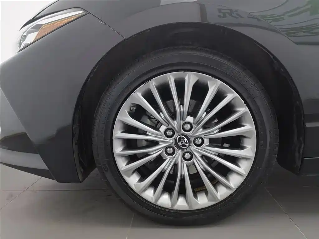 Toyota Avalon 2019 Hybrid 2.5L XLE Premium Edition China VI фото 17