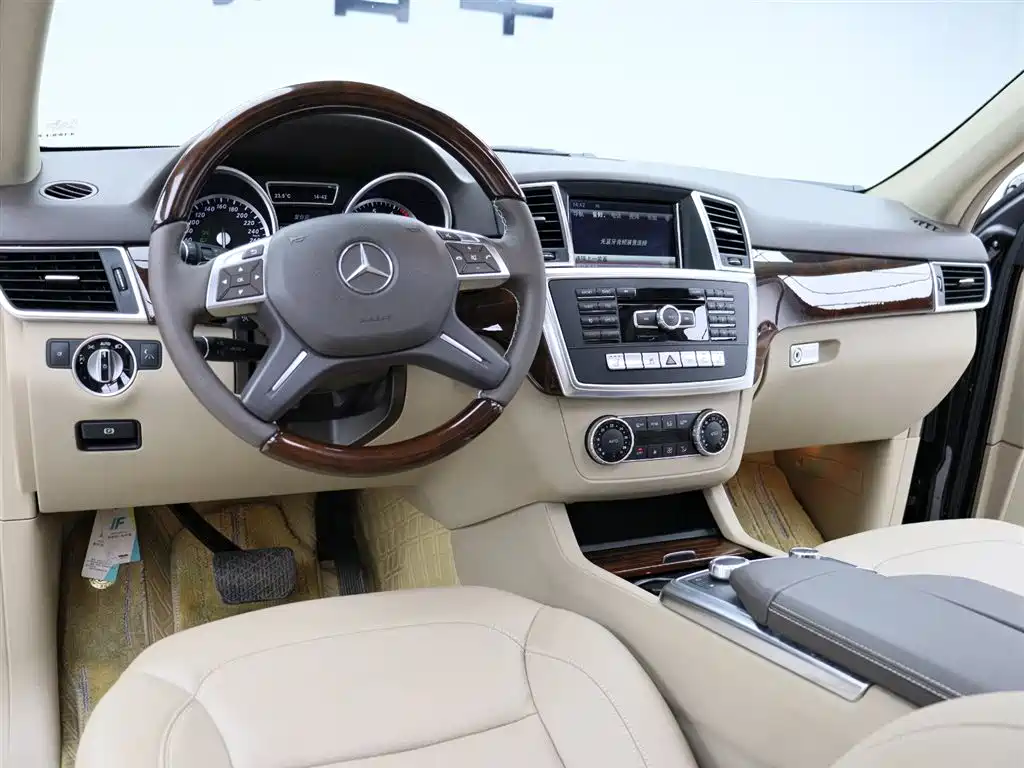 Mercedes-Benz M-Class 2015 ML 400 4MATIC Luxury фото 9