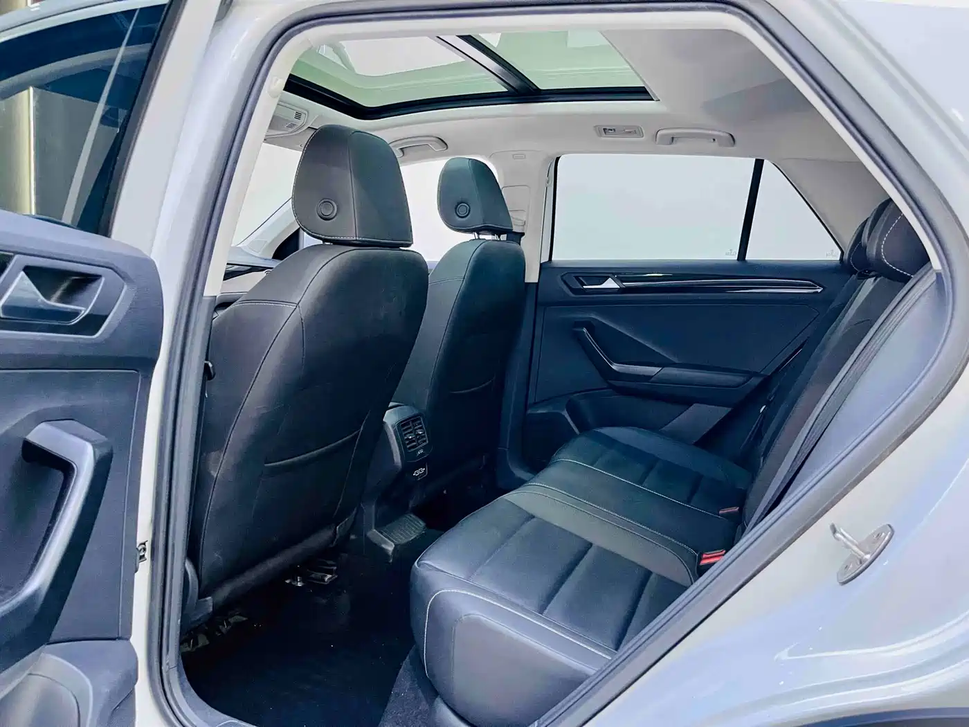 Volkswagen T-ROC 2022 280TSI DSG 2WD Comfort PLUS фото 7
