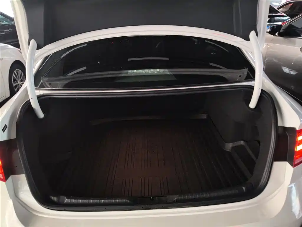 Volkswagen Lamando 2015 280TSI DSG Comfort фото 19