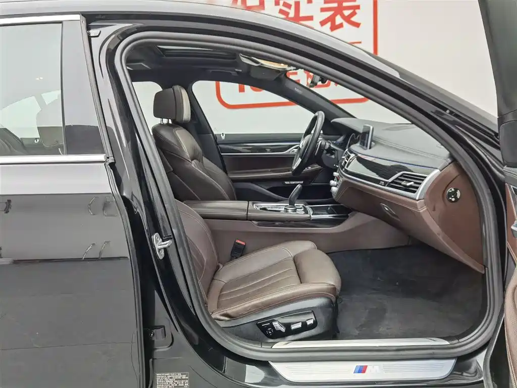 BMW 7 Series 2018 730Li Leading Type M Sport Package фото 23