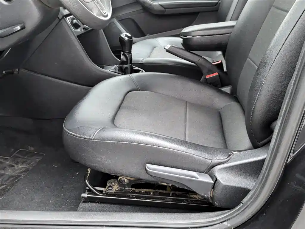 Volkswagen Santana 2015 1.6L Manual Comfort Edition фото 20