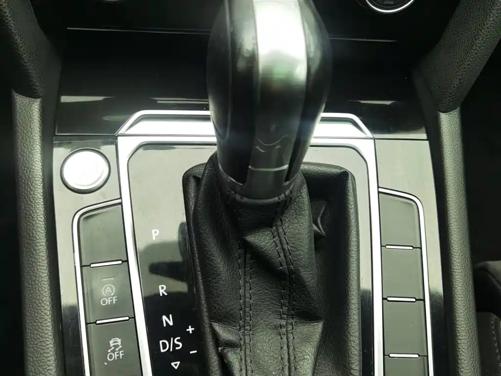 Volkswagen Magotan 2018 330TSI DSG Luxury фото 13