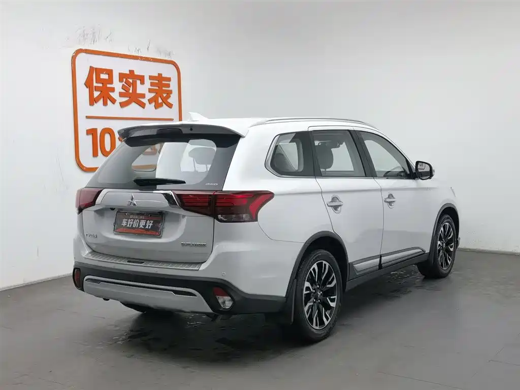 Mitsubishi Outlander 2019 2.4L 4WD Deluxe Edition 5-seater China V фото 2