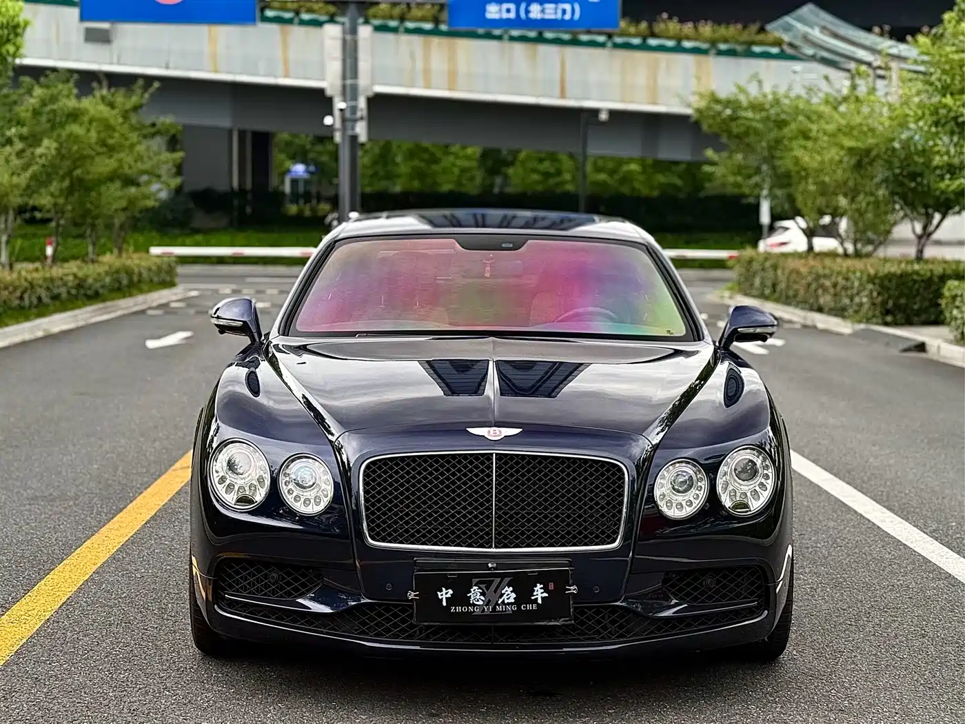 Фото 1 - Bentley Flying Spur
