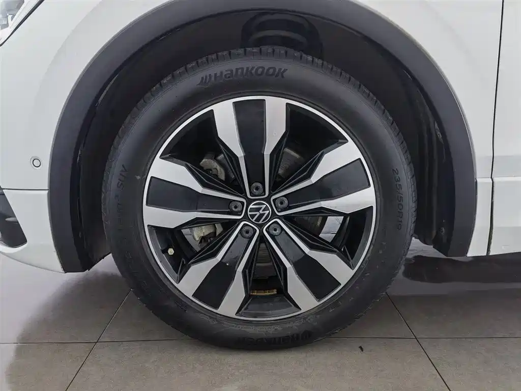 Volkswagen Tiguan L 2023 330TSI Auto 2WD R-Line Premium Edition фото 17