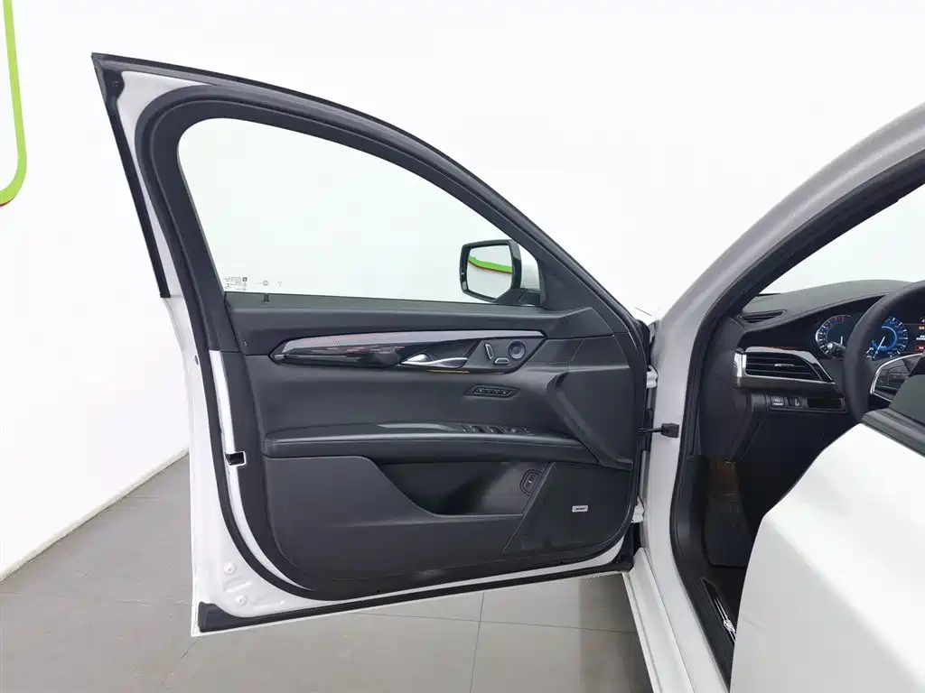 Photo 8 - Cadillac CT6