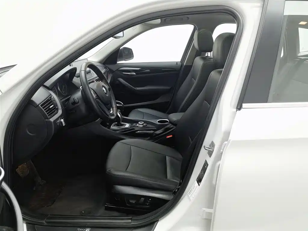 BMW X1 2015 Model sDrive18i Fashion Advanced Edition фото 10