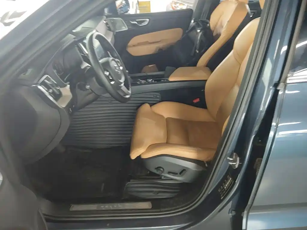 Фото 15 - Volvo XC60