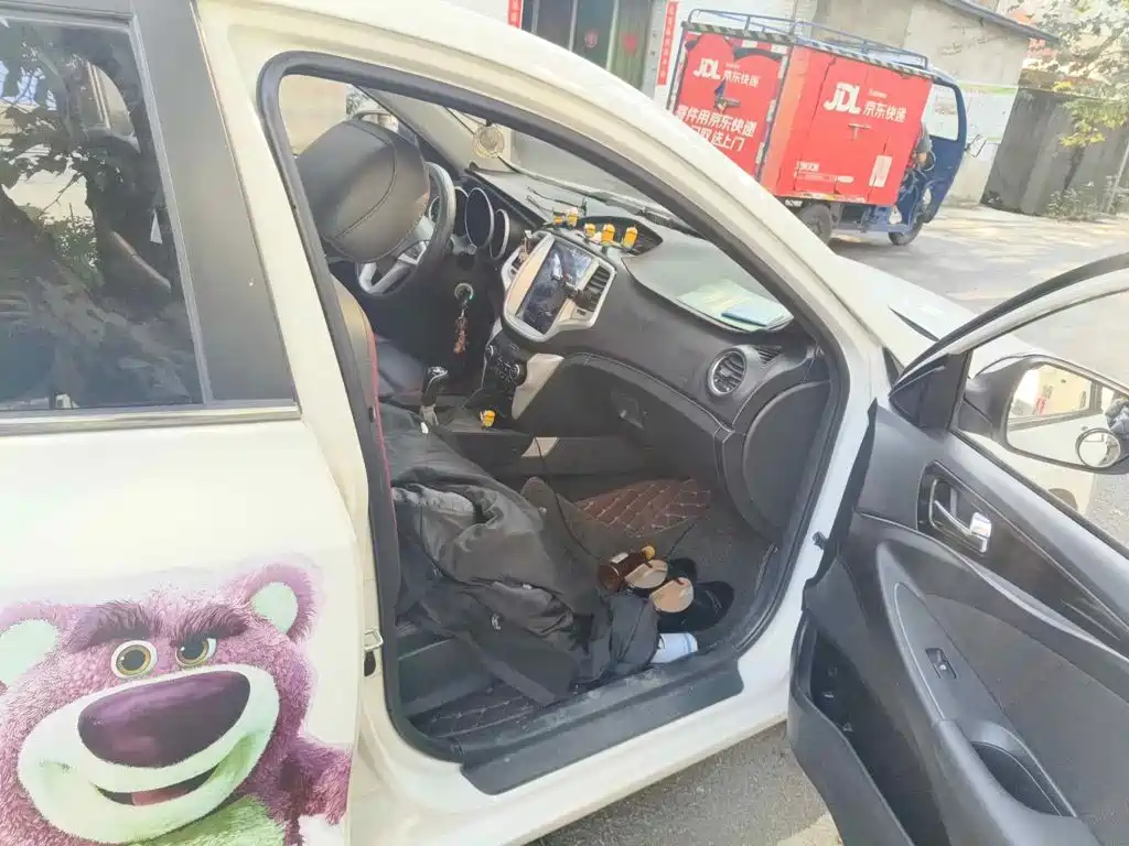 Фото 13 - Changan Eado XT
