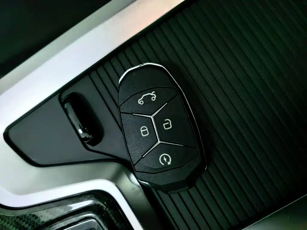 Фото 9 - Lynk & Co 01