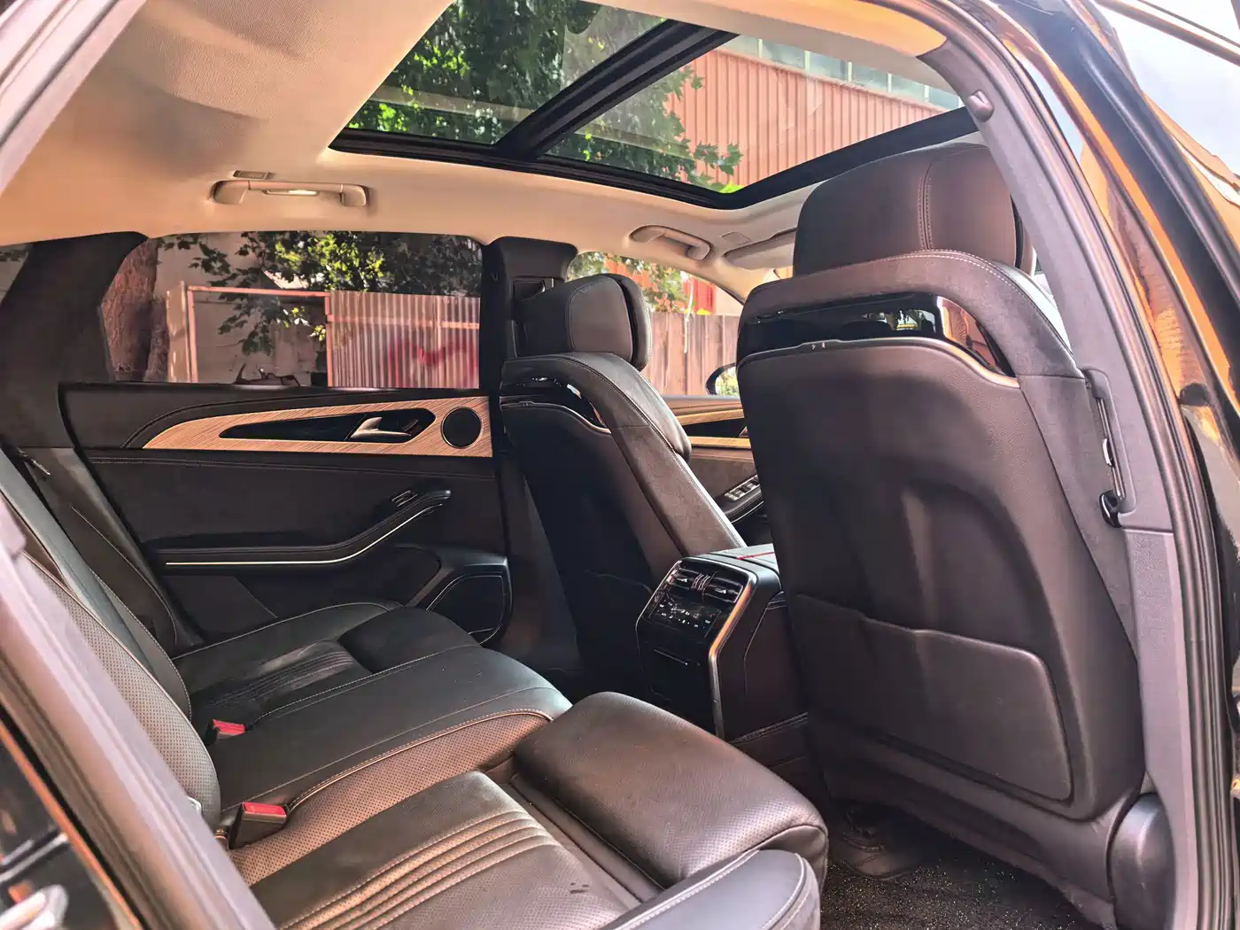 صورة 18 - Hongqi H9