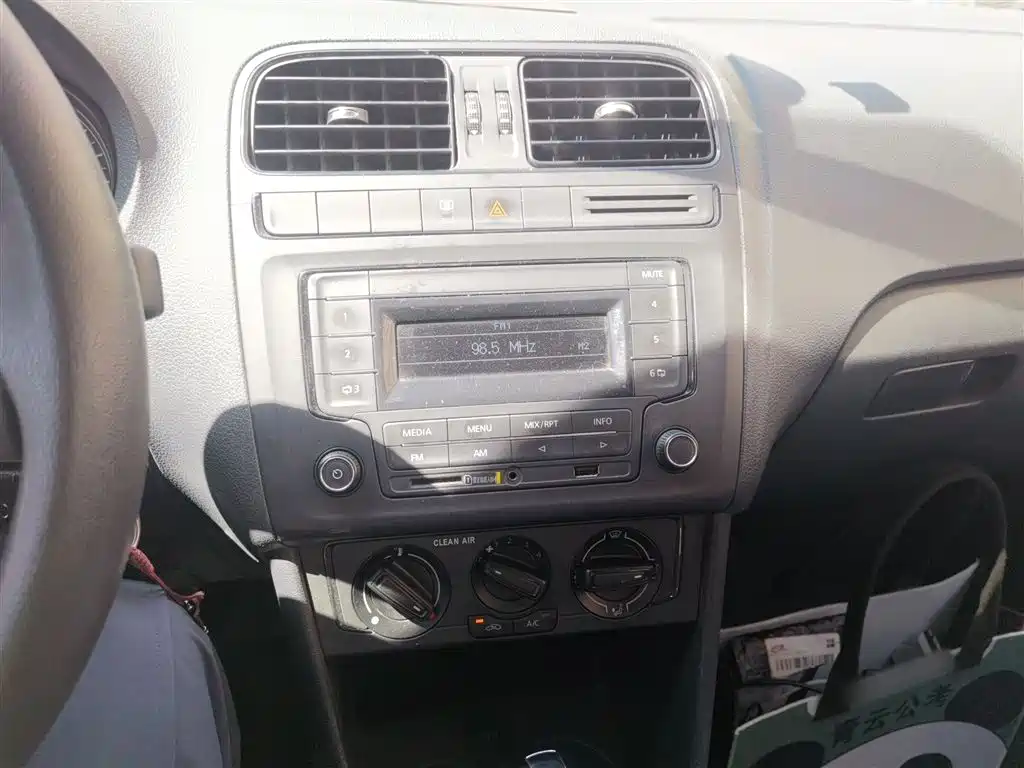 Volkswagen Polo 2016 1.4L Automatic Trend фото 6