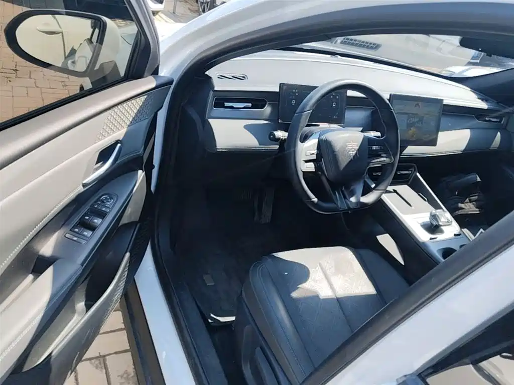 BYD Qin PLUS 2025 DM-i Smart Drive 55KM Leader фото 16