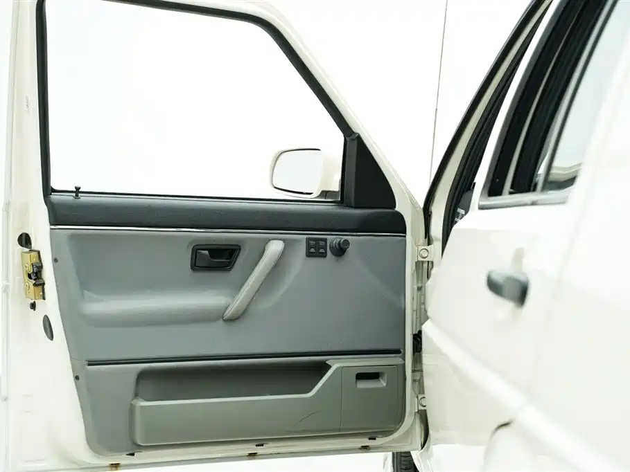 Volkswagen Jetta 2010 1.6L Partner фото 6