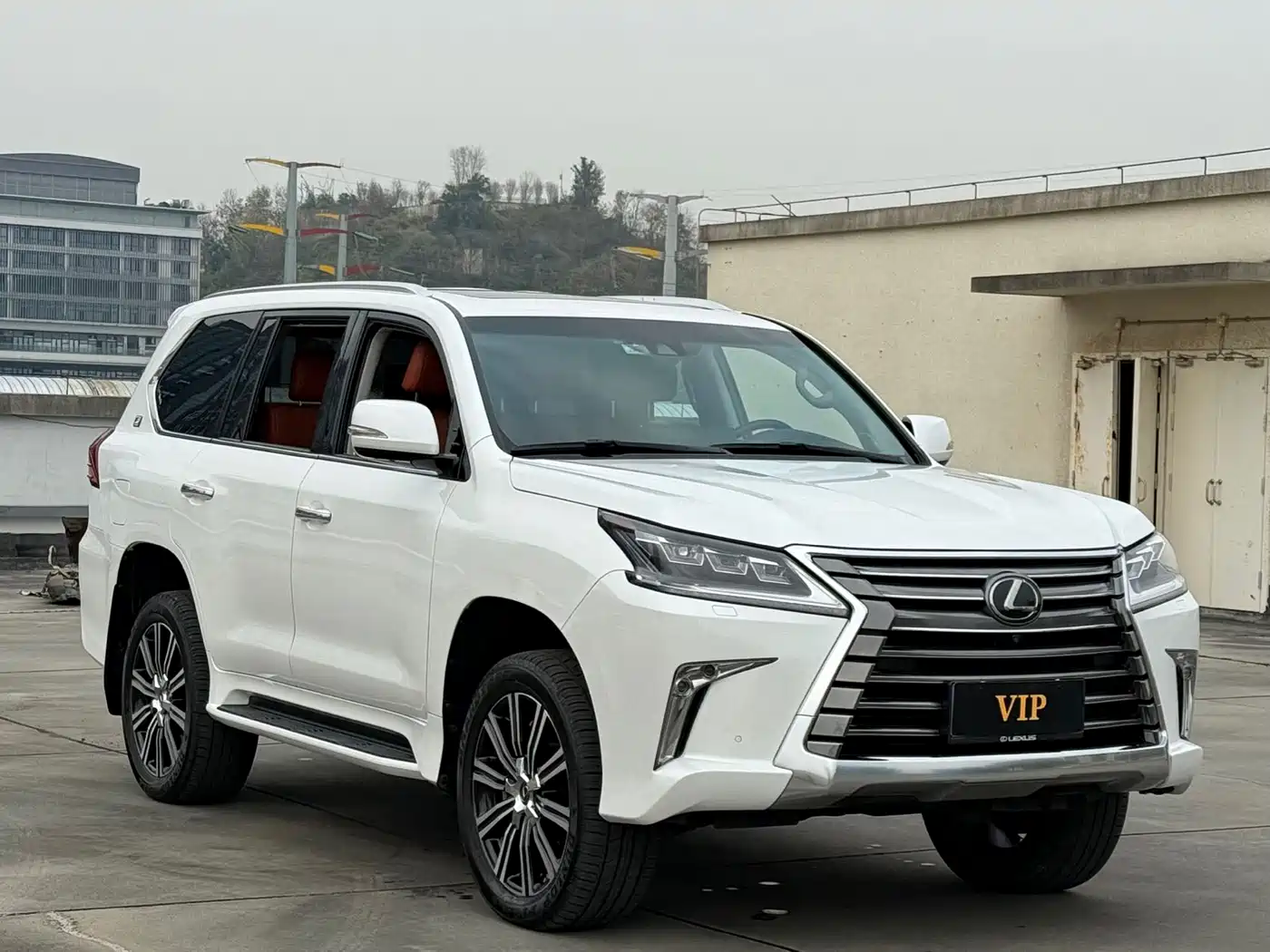 Lexus LX 2017 570 Prestige Luxury фото 2