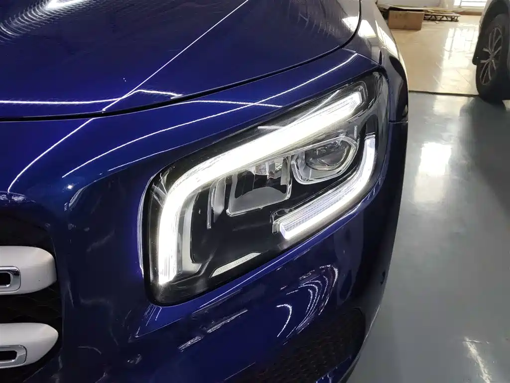 MERCEDES-BENZ GLB