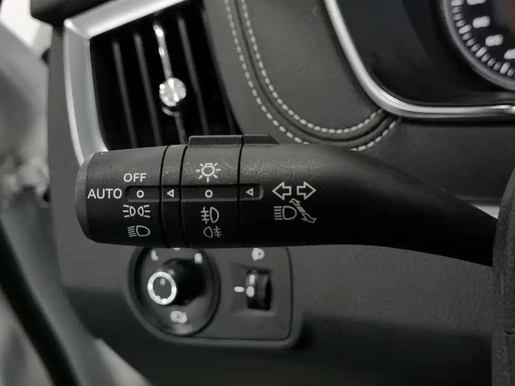 Roewe RX5 2016 2016 30T 2WD Automatic Internet Smart Edition