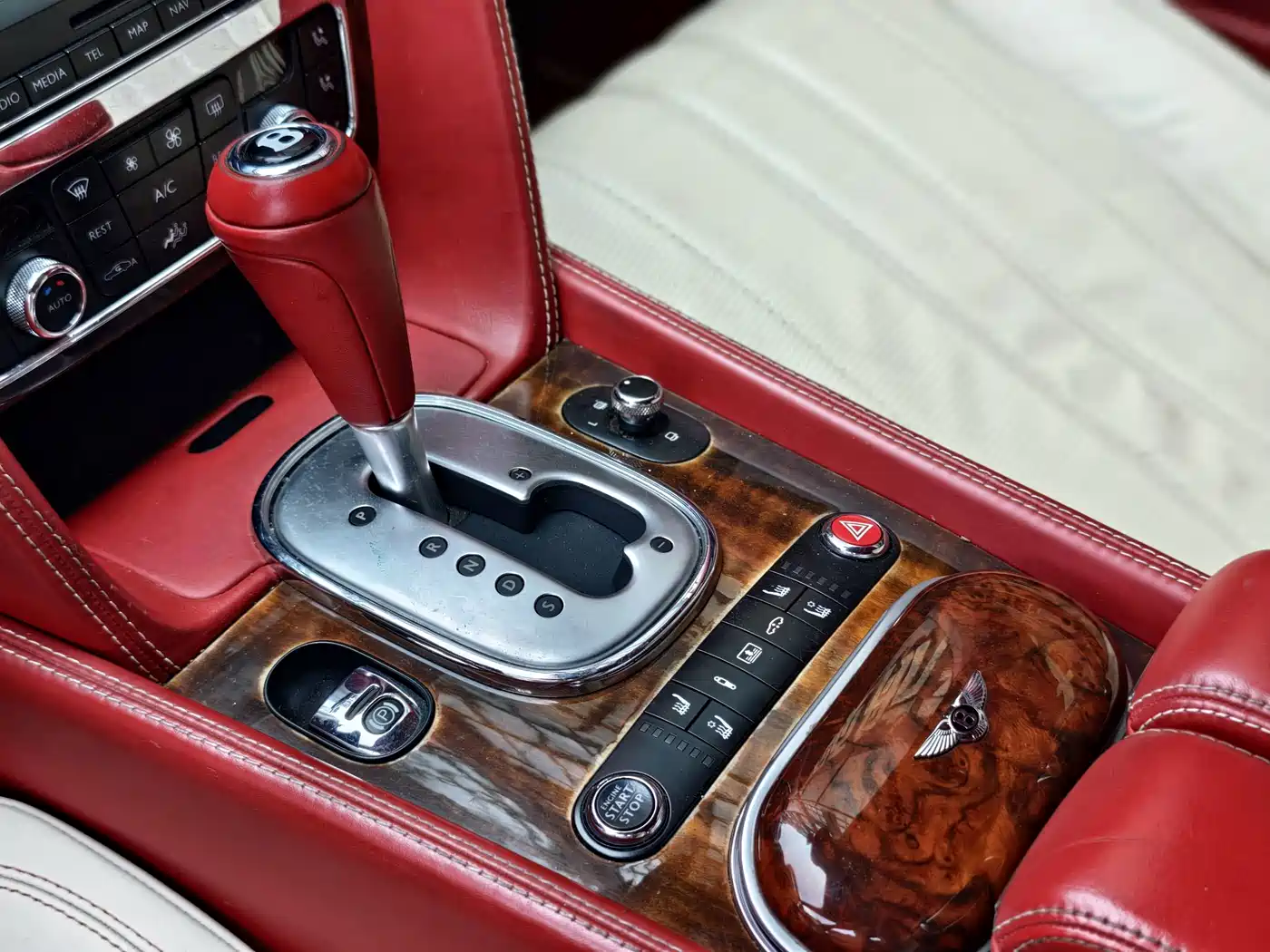 Фото 24 - Bentley Flying Spur